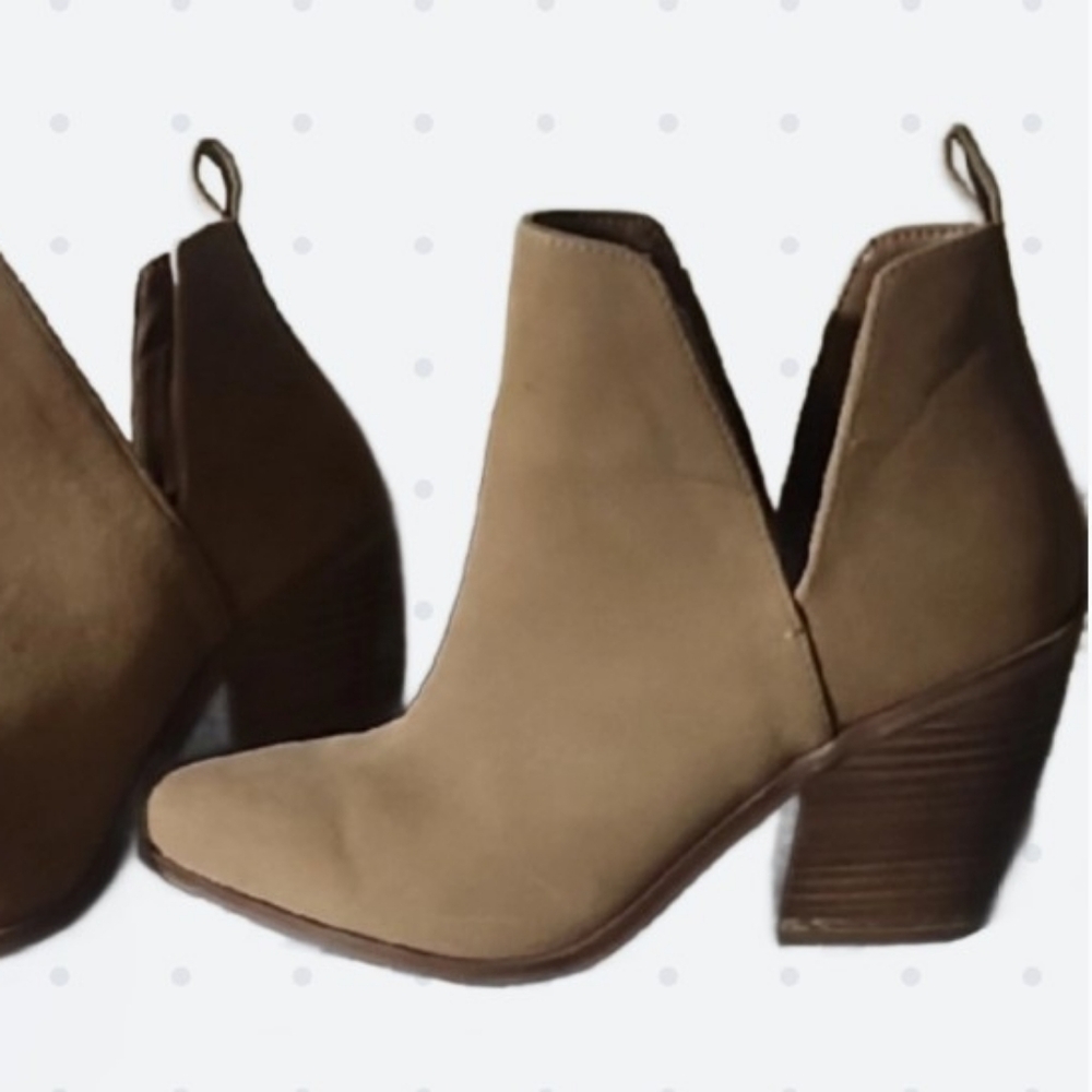 #0117 Women's Tan Ankle Boots